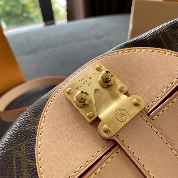 ルイヴィトンバッグ側面デザイン